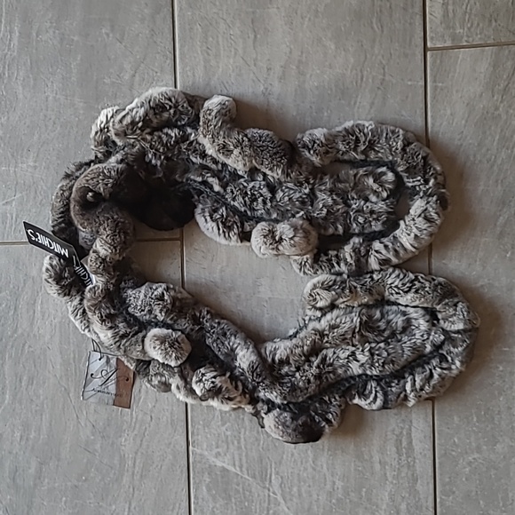 New Fur scarf. Simply gorgeous! - Picture 2 of 7